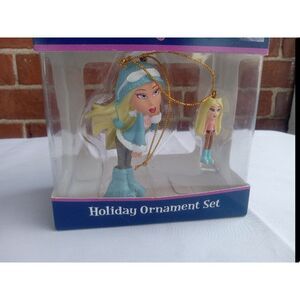 2005 BRATZ Hip Cloe  Holiday Christmas Tree Holiday Ornament Set Blond Hair